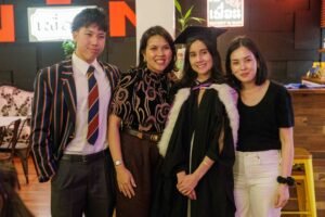 Beccy Graduation 5907