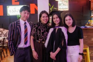 Beccy Graduation 5909