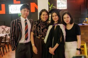 Beccy Graduation 5912