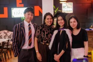 Beccy Graduation 5918