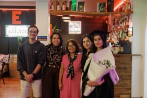 Beccy Graduation 5960